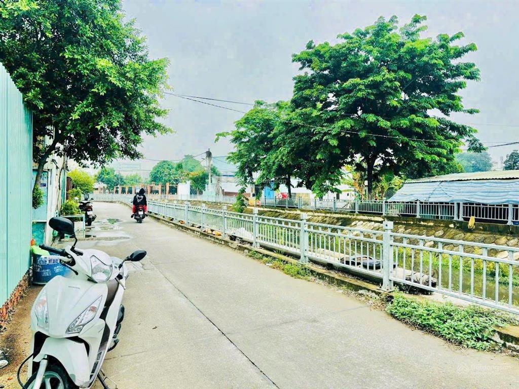 Bán đất đầu tư mặt rạch an phú đông 09  giáp gò vấp  dt ngang 4,5x16m  nhỉnh 4,5 tỷ