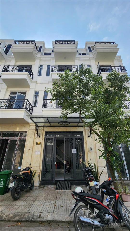 Nhà đẹp khu đồng bộ an phú đông  giá bán 5,9 ty  4 tầng  cho thuê dong tiền 24 tr /th