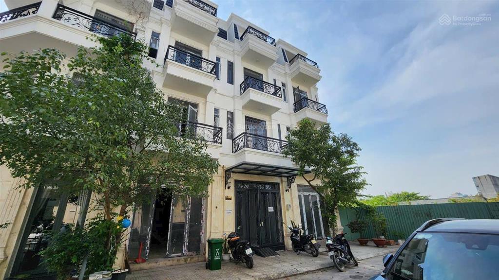 Nhà đẹp khu đồng bộ an phú đông  giá bán 5,9 ty  4 tầng  cho thuê dong tiền 24 tr /th