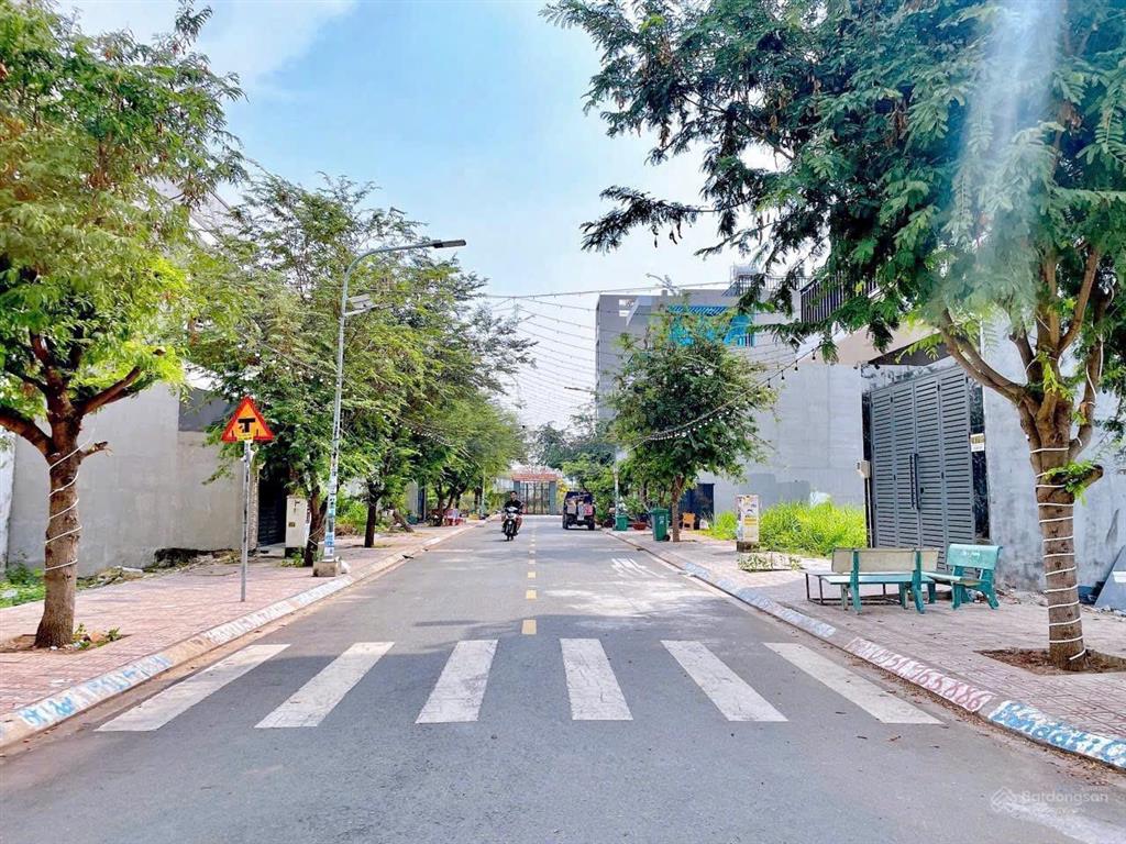 Cực hiếm bán đất 1/ sông sài gòn  60m²  khu víp đường 12m  giáp cầu sắt 600m