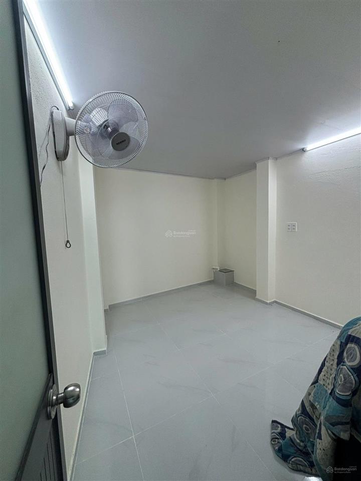 Cho thuê nhà cấp 4 gác lửng  hẻm 92 vườn lài  có 2 pn