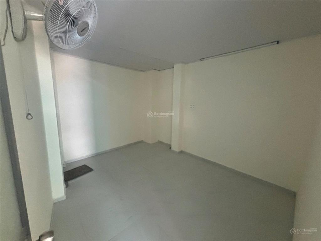 Cho thuê nhà cấp 4 gác lửng  hẻm 92 vườn lài  có 2 pn
