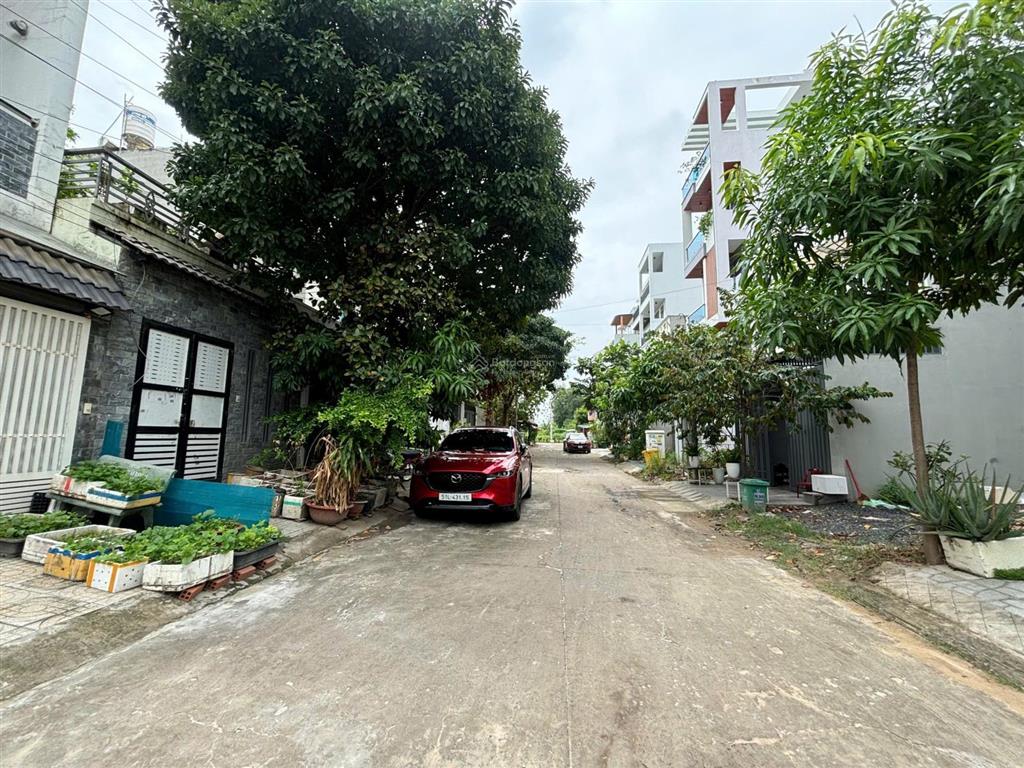Cho thuê nhà cấp 4 gác lửng  hẻm 92 vườn lài  có 2 pn