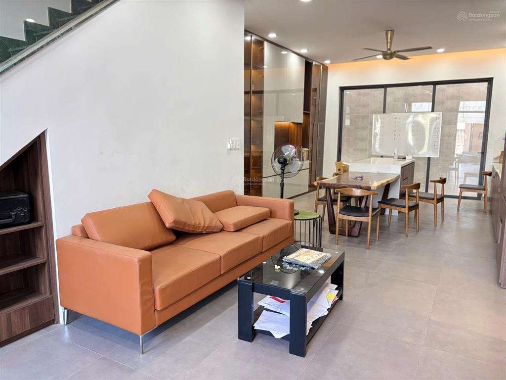 Cắt lỗ bán nhà mt thạnh lộc 15  dt 5m x 20m  4 tầng lầu  kinh doanh buôn bán 7,85 tỷ