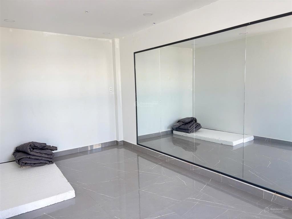 Cắt lỗ bán nhà mt thạnh lộc 15  dt 5m x 20m  4 tầng lầu  kinh doanh buôn bán 7,85 tỷ