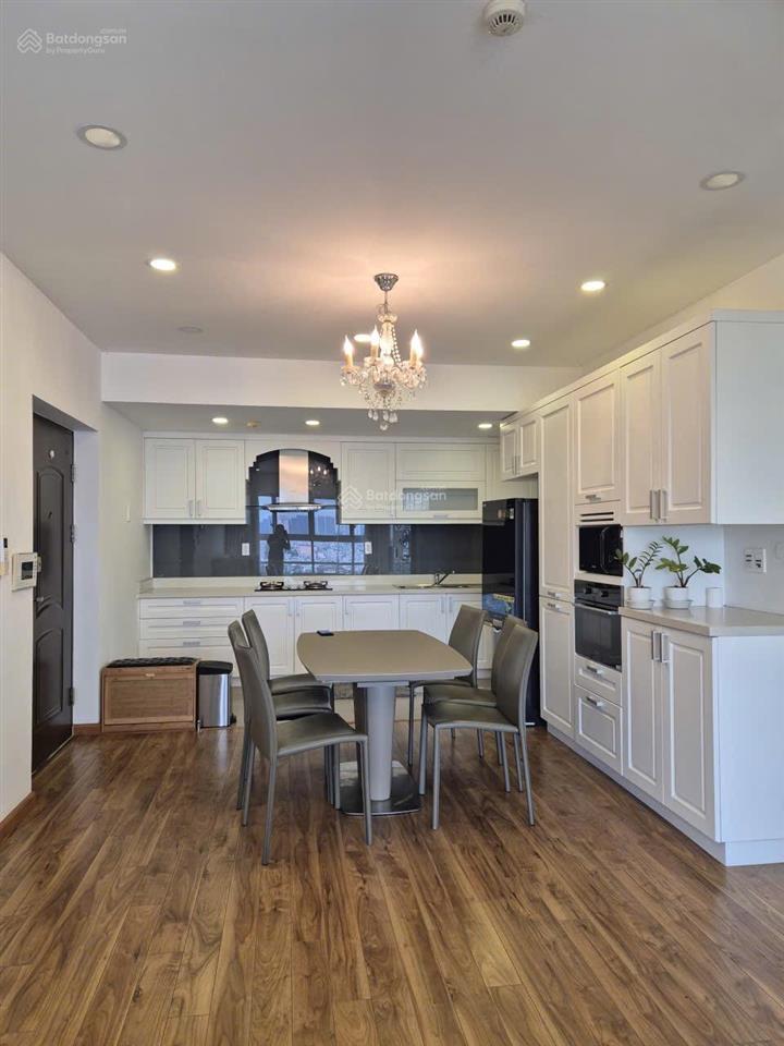 Cần bán nhanh trong tháng căn hộ antonia 2pn, dt 82m² giá tốt khu vực.  0909 168 ***