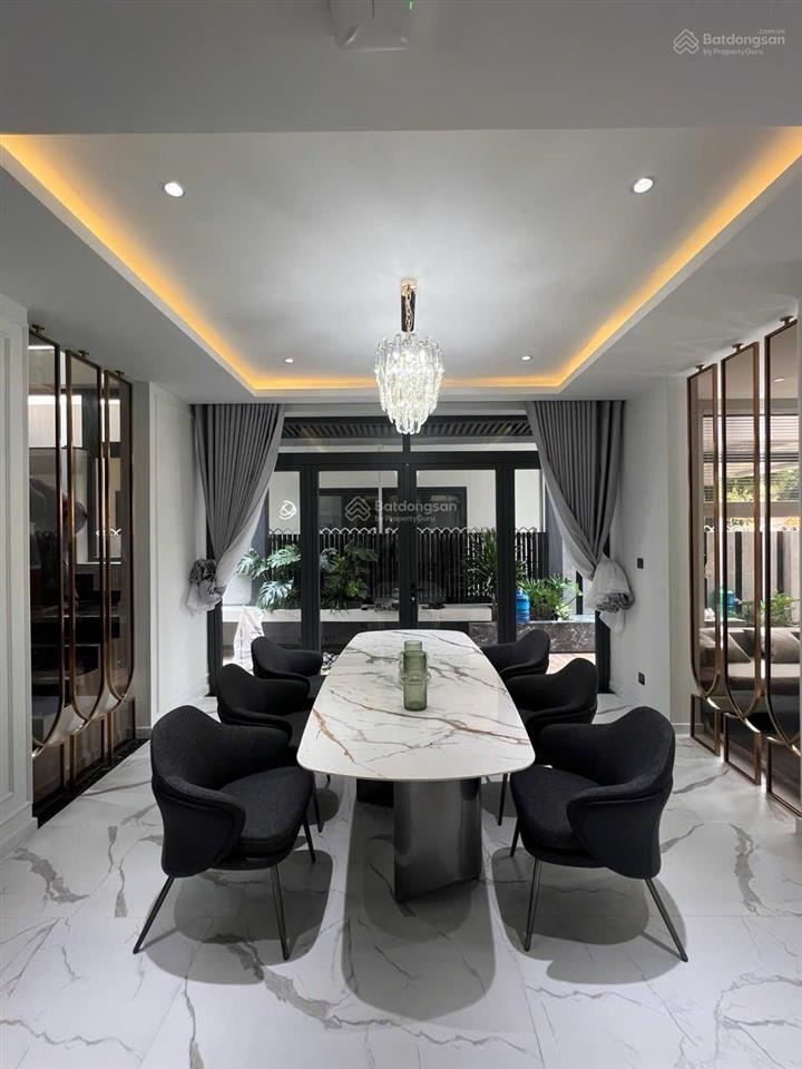 Cho thuê biệt thự đơn lập phú mỹ hưng, 5 phòng ngủ, nội thất cao cấp giá 120tr/tháng.