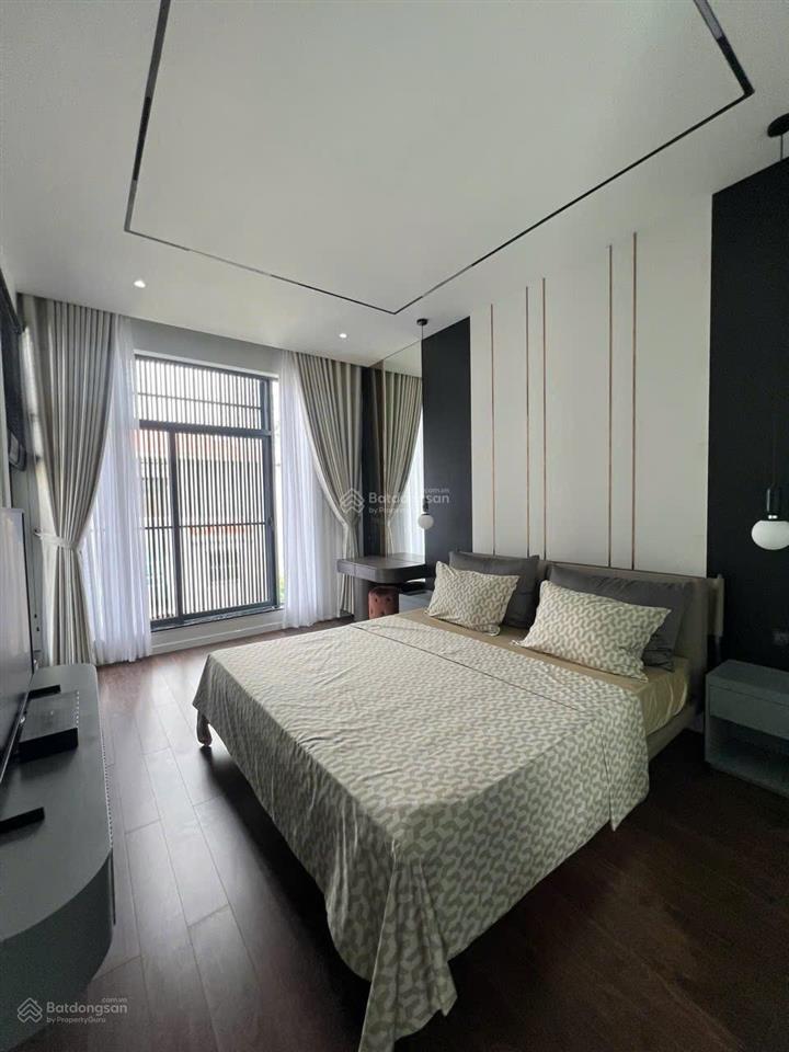 Cho thuê biệt thự đơn lập phú mỹ hưng, 5 phòng ngủ, nội thất cao cấp giá 120tr/tháng.