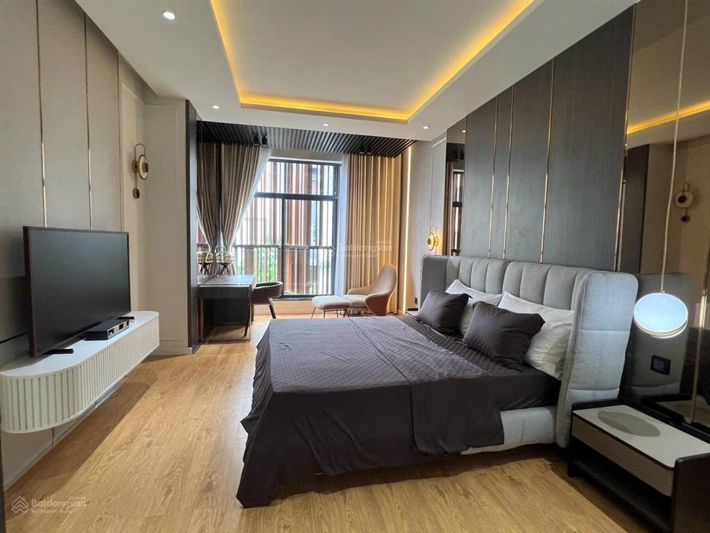 Cho thuê biệt thự đơn lập phú mỹ hưng, 5 phòng ngủ, nội thất cao cấp giá 120tr/tháng.