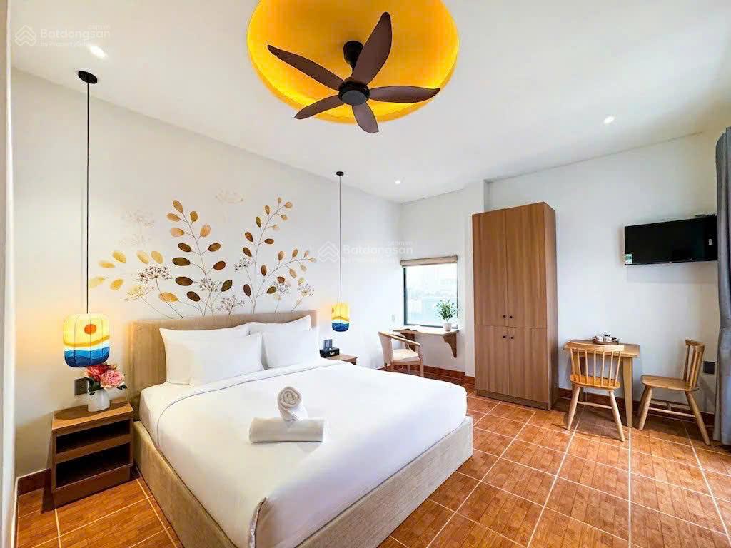 Bán khách sạn 5 tầng dt 220m2 mặt tiền đường pasteur, hải châu, đà nẵng! bên thứ 3 thuê 1,5 tỷ/ năm
