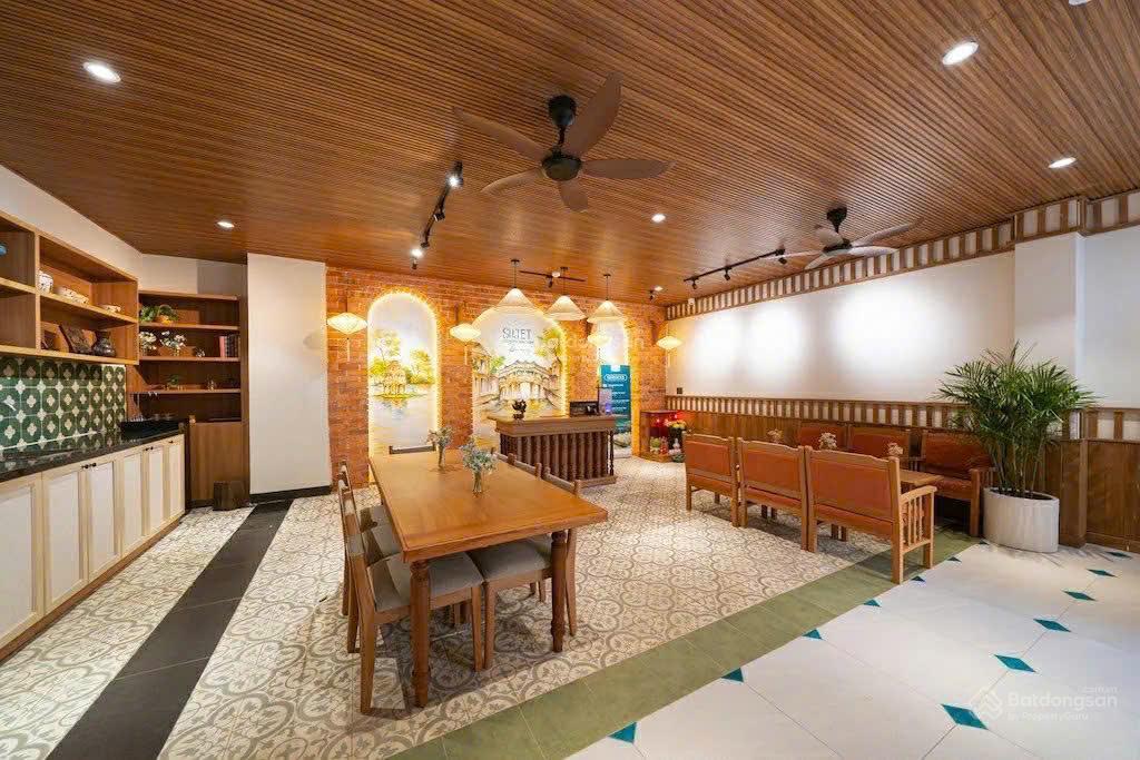 Bán khách sạn 5 tầng dt 220m2 mặt tiền đường pasteur, hải châu, đà nẵng! bên thứ 3 thuê 1,5 tỷ/ năm