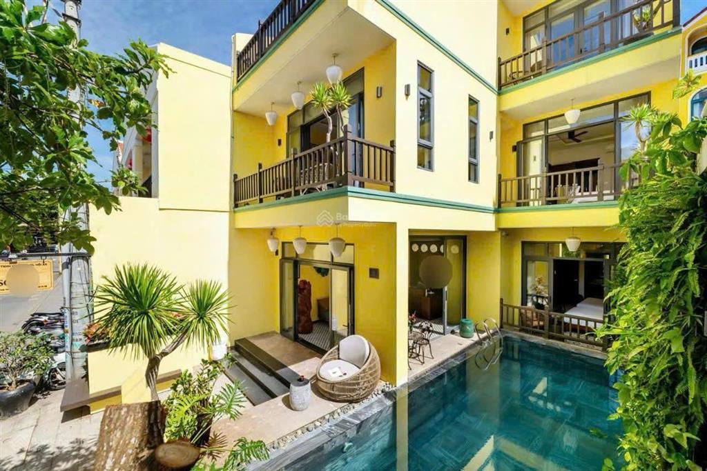 Bán căn villa cực xinh trung tâm phố cổ hội an  dòng tiền siêu đỉnh 500 triệu/tháng.  0768 470 ***