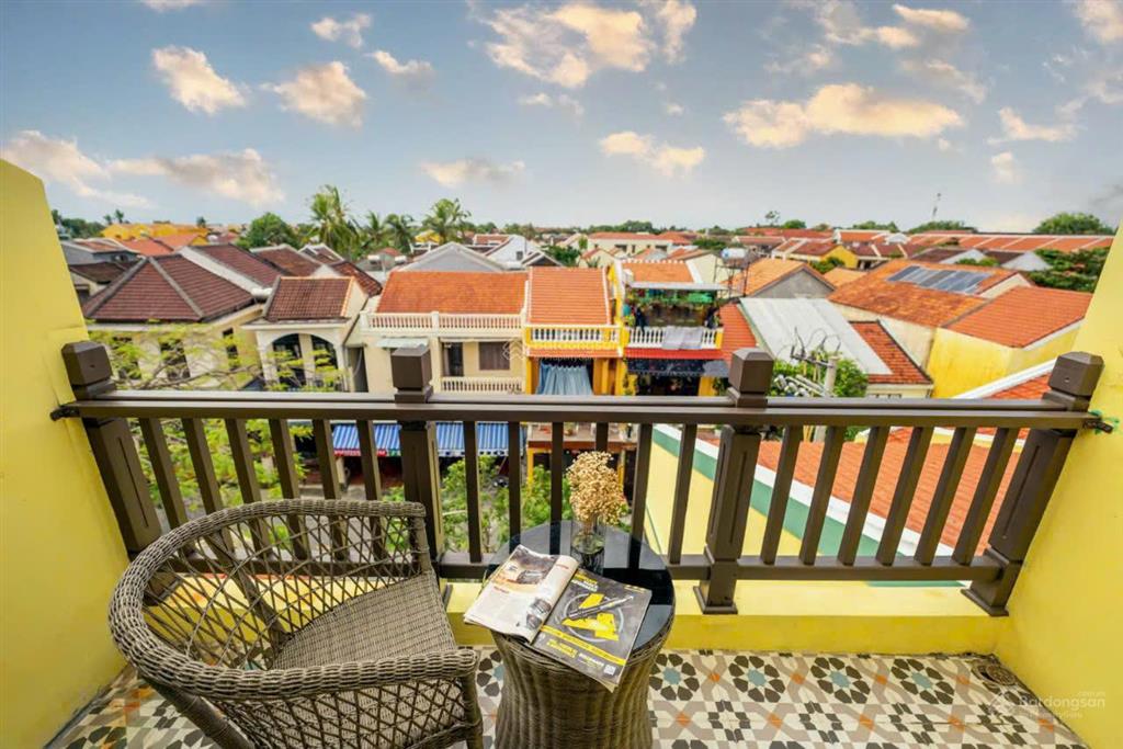 Bán căn villa cực xinh trung tâm phố cổ hội an  dòng tiền siêu đỉnh 500 triệu/tháng.  0768 470 ***