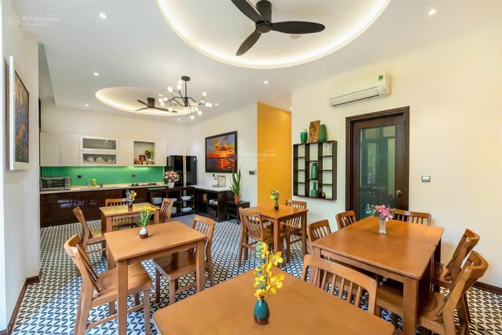 Bán căn villa cực xinh trung tâm phố cổ hội an  dòng tiền siêu đỉnh 500 triệu/tháng.  0768 470 ***