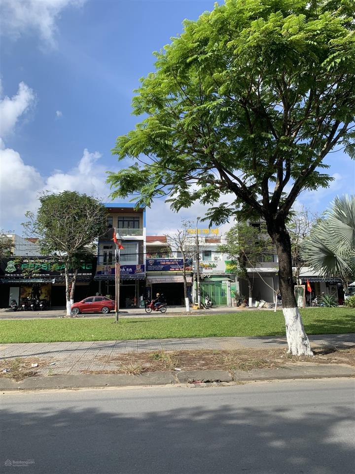Bán tòa căn hộ 5 tầng 135m2 ngang 7m, dòng tiền 65 triệu/tháng  đường 7,5m trung tâm 0768 470 ***