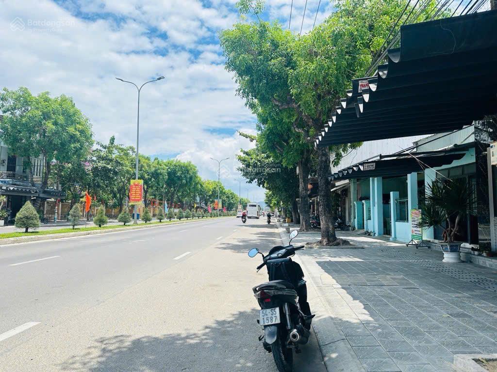 Hàng hiếm mt đường 35m  diện tích lớn 750m2 ngang siêu rộng rất thích hợp làm kho bãi, xưởng, gara