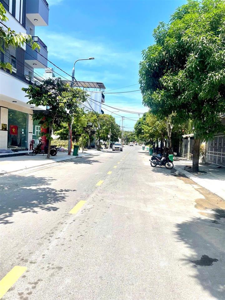 Bán 150m2 đất chính chủ mặt tiền trục đường 7,5m khu nam việt á tặng dãy trọ 2 tầng dt 20 triệu/th