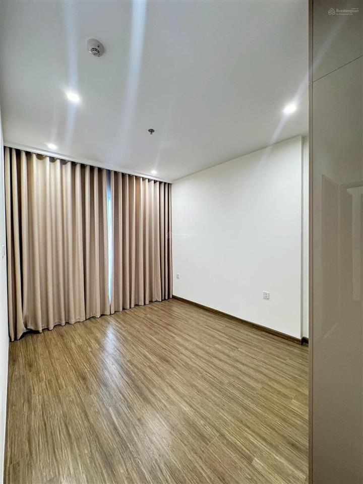 Cc cho thuê căn hộ 2pn2 tại tòa gs6 nguyên bản đã thêm bếp, rèm giá 10,5tr xem nhà 0974 325 ***
