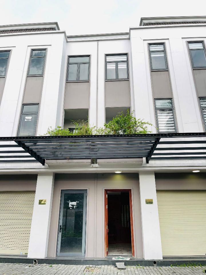 Cho thuê nguyên căn phúc an  full nội thất 18 triệu/tháng