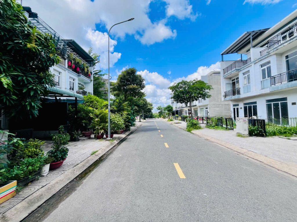 Hàng hiếm - cả nhà và đất 100m vuông. 2 tỷ 800 triệu, sổ hồng riêng