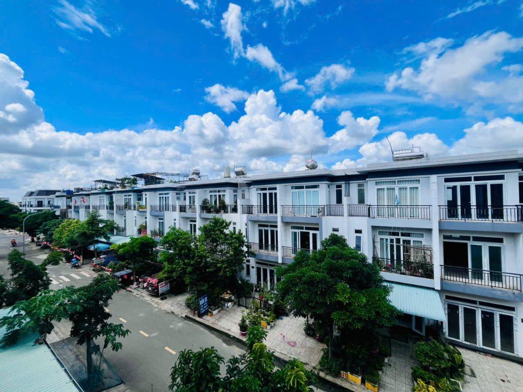 Hàng hiếm - cả nhà và đất 100m vuông. 2 tỷ 800 triệu, sổ hồng riêng