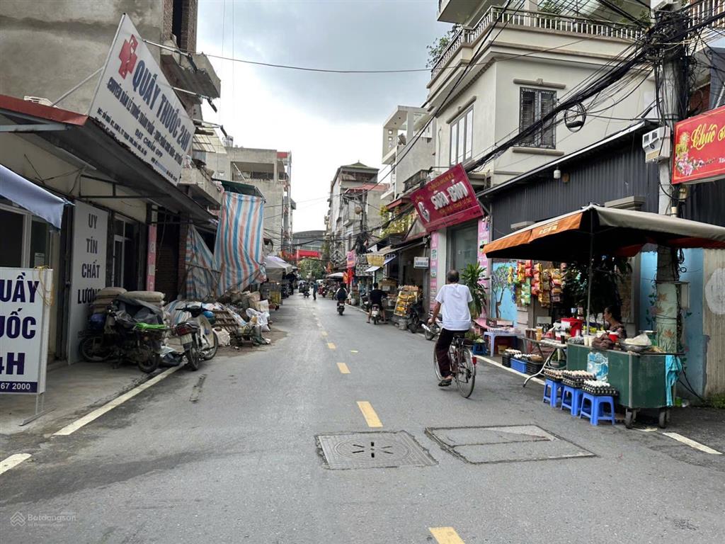 Nhà cạnh trung tâm trạm trôi hoài đức 50m2 nhà 1.5t sẵn ở chỉ nhỉnh 4 tỷ, 20m ra đường oto tránh