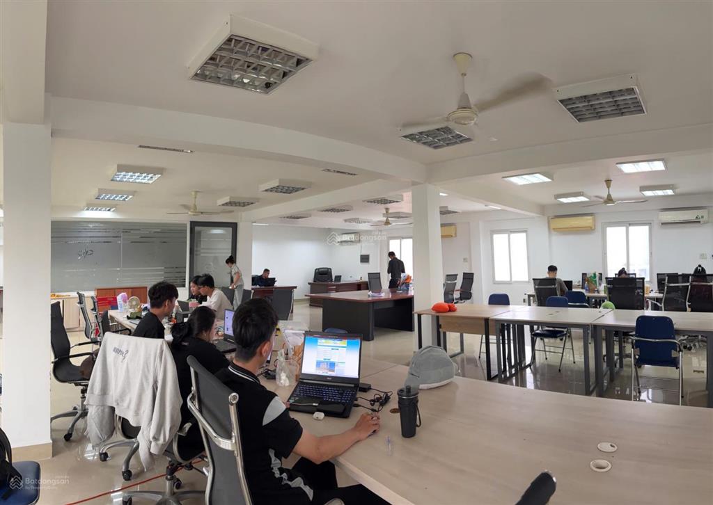 Chính chủ cho thuê văn phòng/tòa nhà mặt tiền rộng 11m  sát sân bay tân sơn nhất