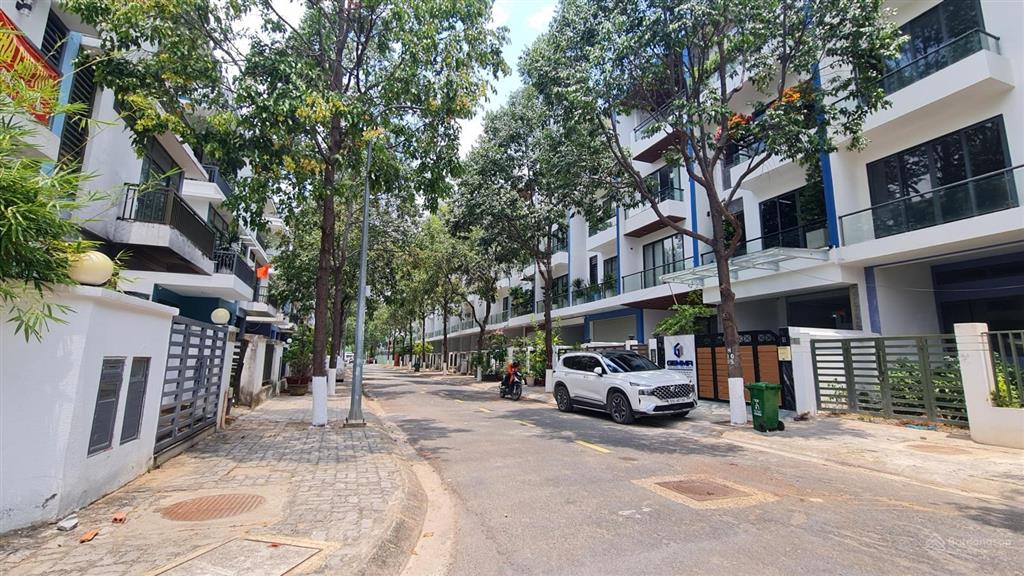 Giá 7,9 tỷ sở hữu ngay caqn nhà phố 5x20 khi đô thị đông tăng long .