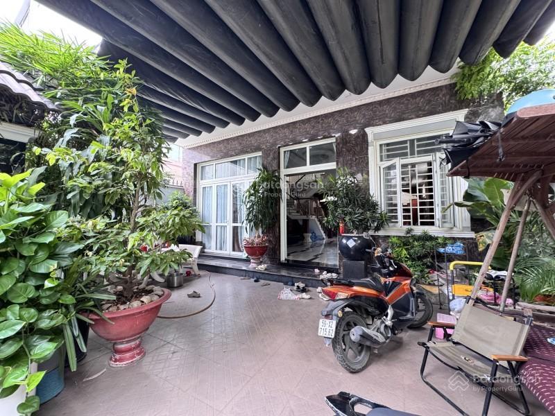 Ngộp bank  đặng văn bi  sát ga metro  170m2  ngang khủng 8.6m  3tầng btct  hẻm xe hơi
