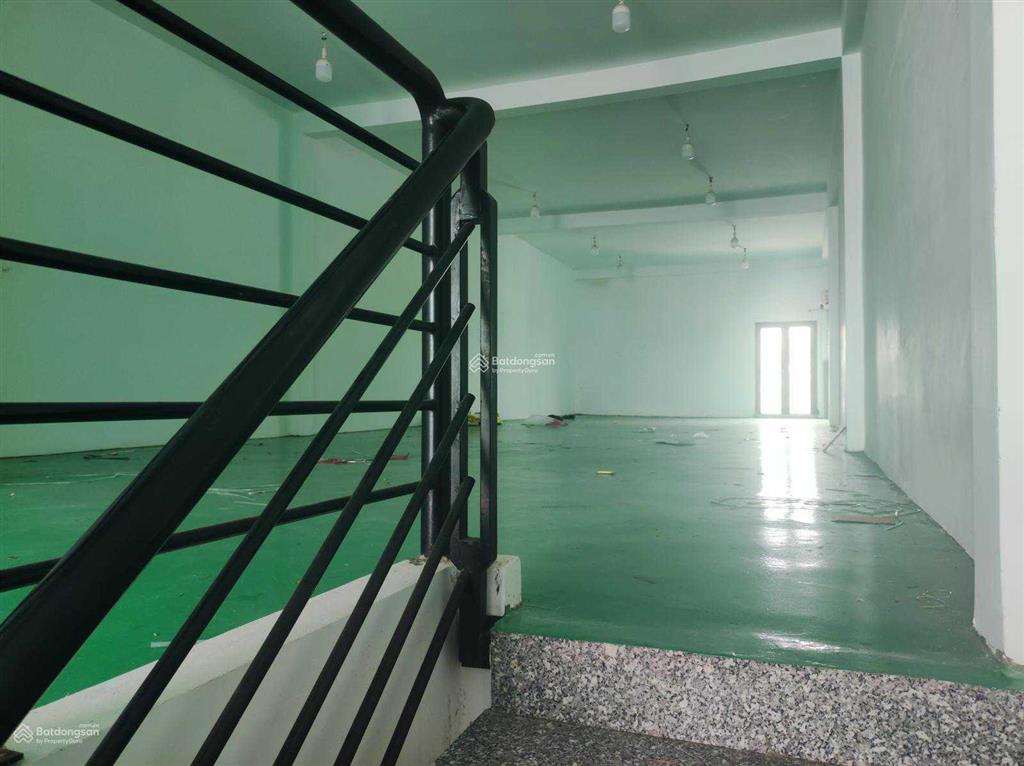Chính chủ cần cho thuê nhà xưởng xây mới, diện tích 330m2, xây dựng kiên cố, sạch sẽ.  ngay