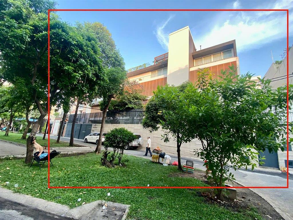 Bán biệt thự hẻm xe hơi ngay cách mạng tháng 8 phường 7, tân bình. dt 11x34m (hầm 3 lầu) giá 66 tỷ