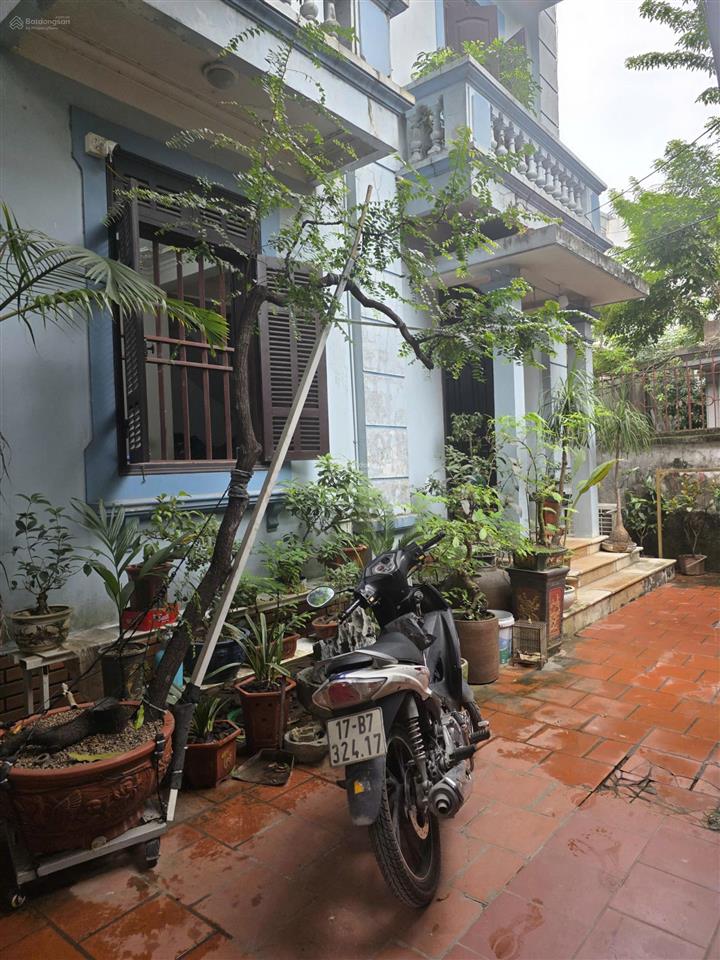 Bán nhà 3 tầng trung tâm thanh trì  đất rộng gần 200m²  có gara ô tô