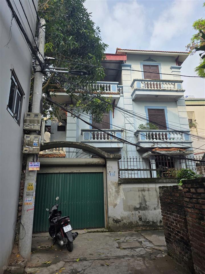 Bán nhà 3 tầng trung tâm thanh trì  đất rộng gần 200m²  có gara ô tô