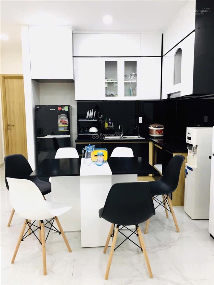 Bán căn hộ 2pn 2wc 70m2 tầng cao view landmark 81, nhà có đầy đủ nội thất vào ở ngay  0939 415 ***