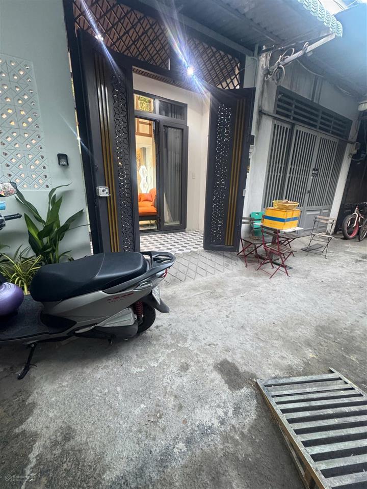 Định cư nước ngoài bán gấp nhà mới đẹp vào ở ngay, shr, hẻm xe hơi gần cầu vượt linh xuân. 3.750 ty