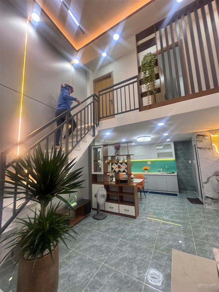 Định cư nước ngoài bán gấp nhà mới đẹp vào ở ngay, shr, hẻm xe hơi gần cầu vượt linh xuân. 3.750 ty