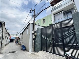 Bán đất kèm nhà c4 còn mới vào ở ngay 88m2 (5x17.6) xe hơi đỗ trong nhà. shr ngay ngã 4 thủ đức