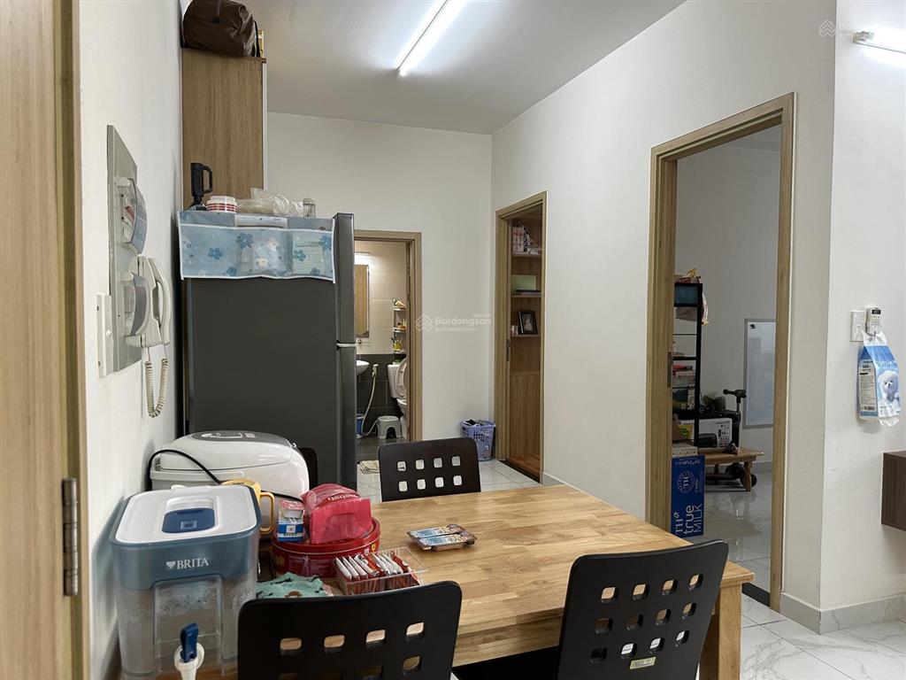 Bán gấp căn hộ 2pn view hồ bơi hướng đông nam cực mát, tặng nội thất mới đẹp ở ngay. dt 54m2 có sổ