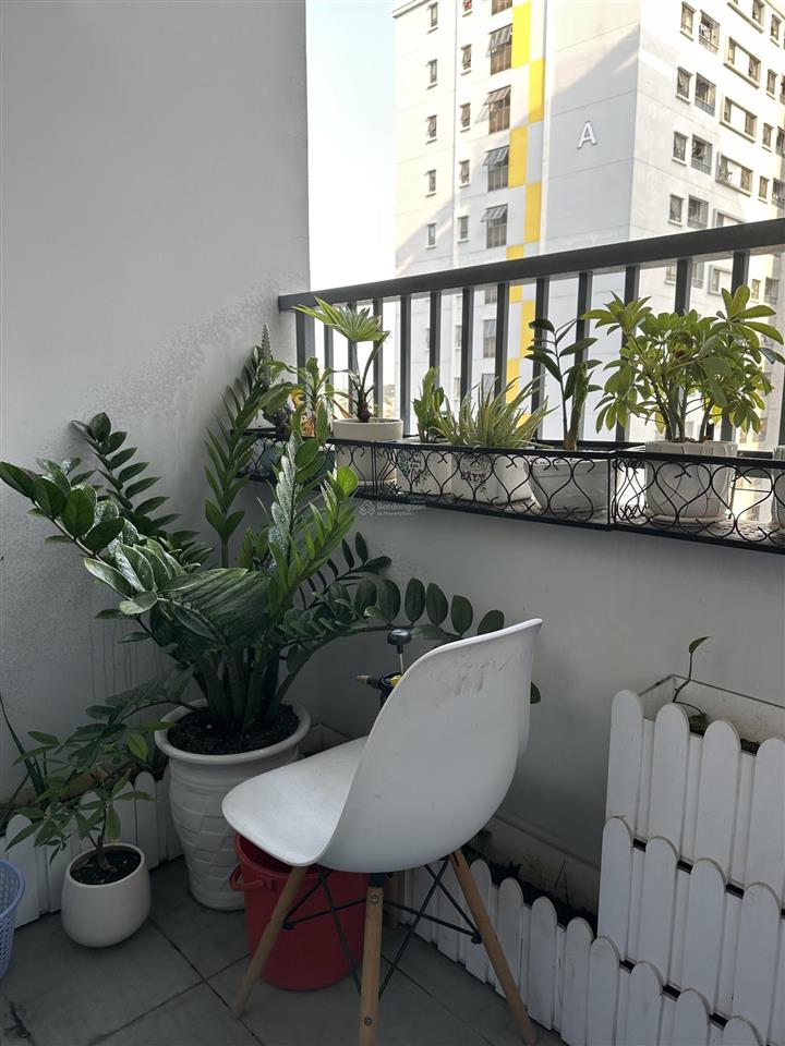 Bán gấp căn hộ 2pn view hồ bơi hướng đông nam cực mát, tặng nội thất mới đẹp ở ngay. dt 54m2 có sổ