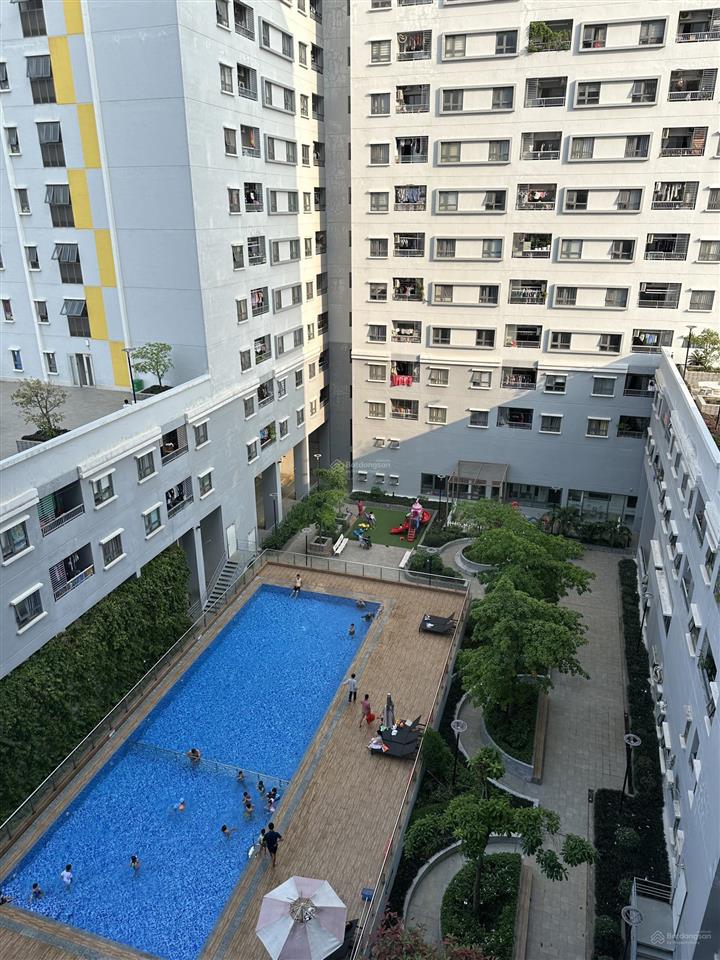 Bán gấp căn hộ 2pn view hồ bơi hướng đông nam cực mát, tặng nội thất mới đẹp ở ngay. dt 54m2 có sổ