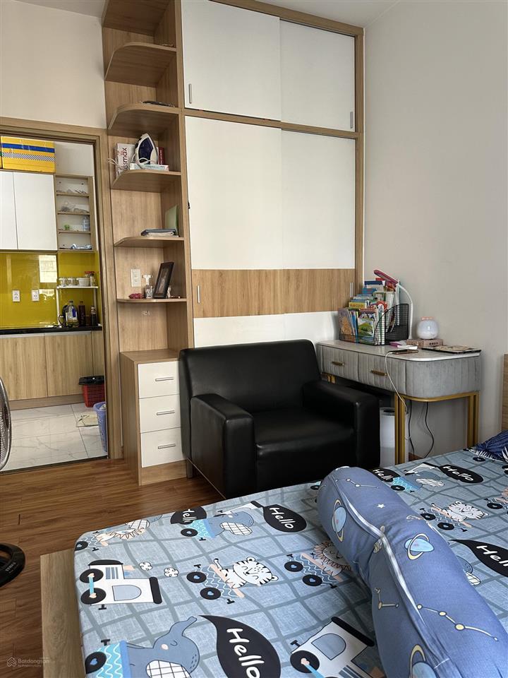 Bán gấp căn hộ 2pn view hồ bơi hướng đông nam cực mát, tặng nội thất mới đẹp ở ngay. dt 54m2 có sổ