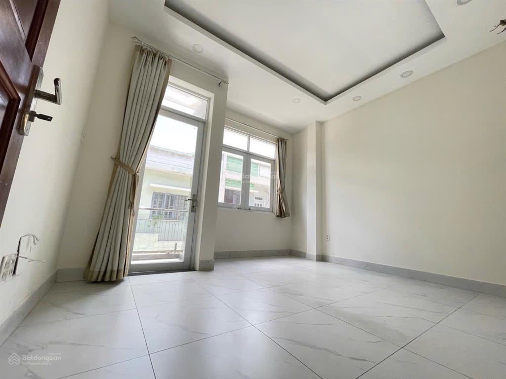 Nhà 3 tầng sử dụng 150m2 hoàn công chuẩn chỉnh ngay chợ đầu mối thủ đức giá hơn 4 tỷ  0939 415 ***