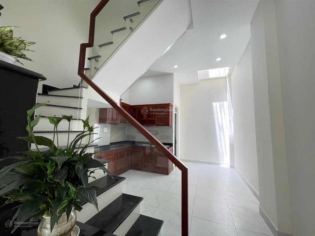 Nhà 3 tầng sử dụng 150m2 hoàn công chuẩn chỉnh ngay chợ đầu mối thủ đức giá hơn 4 tỷ  0939 415 ***