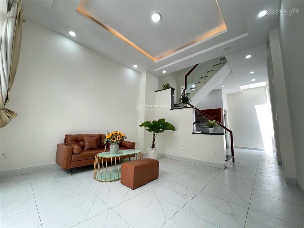 Nhà 3 tầng sử dụng 150m2 hoàn công chuẩn chỉnh ngay chợ đầu mối thủ đức giá hơn 4 tỷ  0939 415 ***