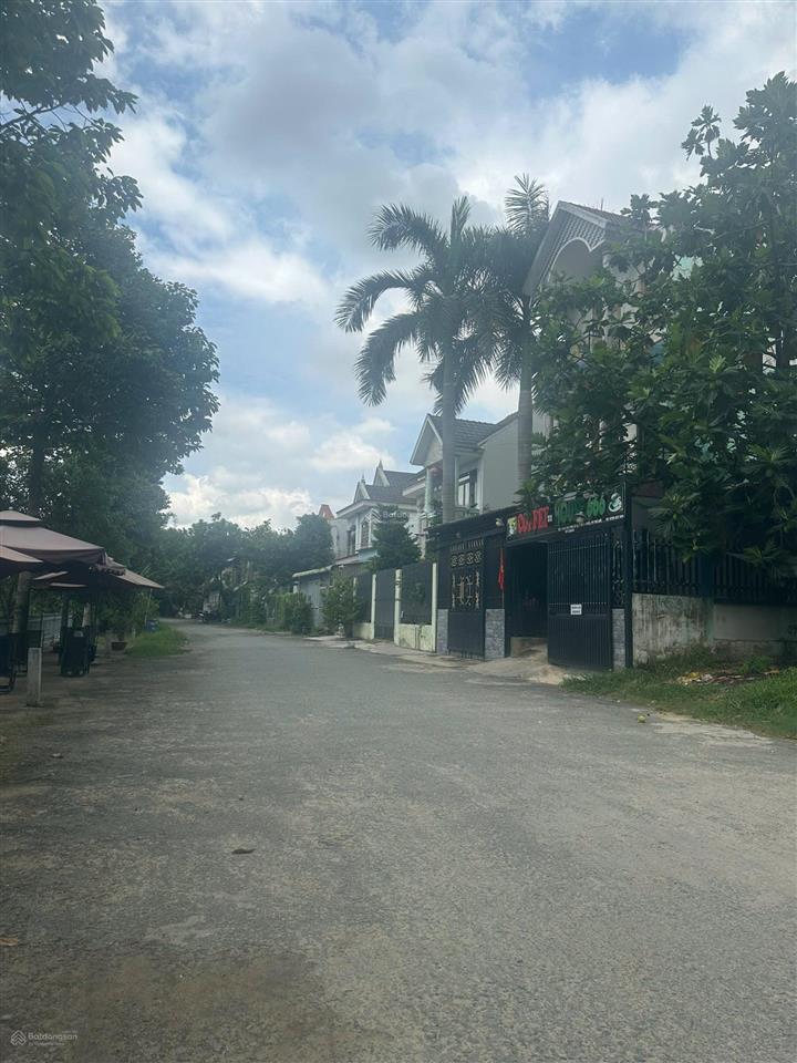 Ngộp ngân hàng bán lại giá đầu tư lô đất thổ cư đường 10m, 69,3m2 (4x17) sổ riêng vuông vức vay 70%