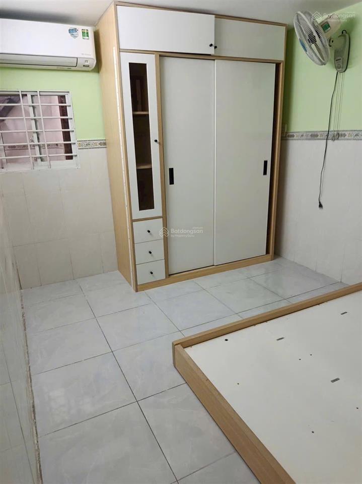 Cho thuê nhà nguyên căn gần vạn phúc city 100m2 có 2pn có máy lạnh, giường giá 10.5tỷ  0939 415 ***