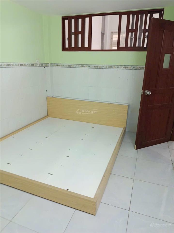 Cho thuê nhà nguyên căn gần vạn phúc city 100m2 có 2pn có máy lạnh, giường giá 10.5tỷ  0939 415 ***