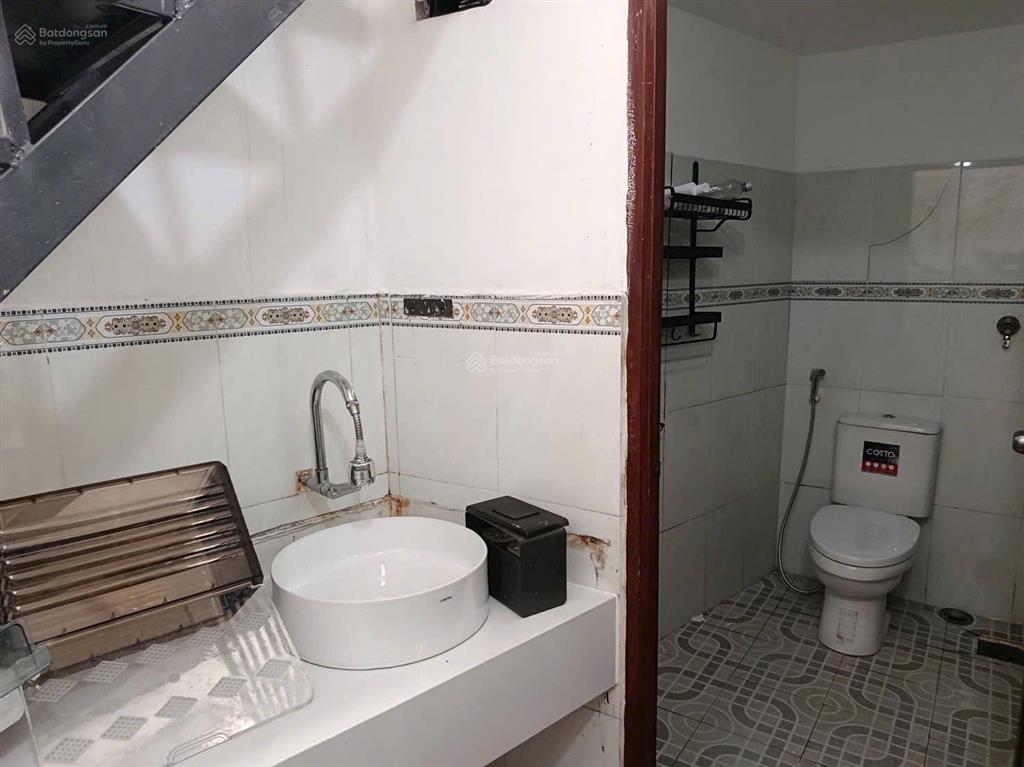 Cho thuê nhà nguyên căn gần vạn phúc city 100m2 có 2pn có máy lạnh, giường giá 10.5tỷ  0939 415 ***