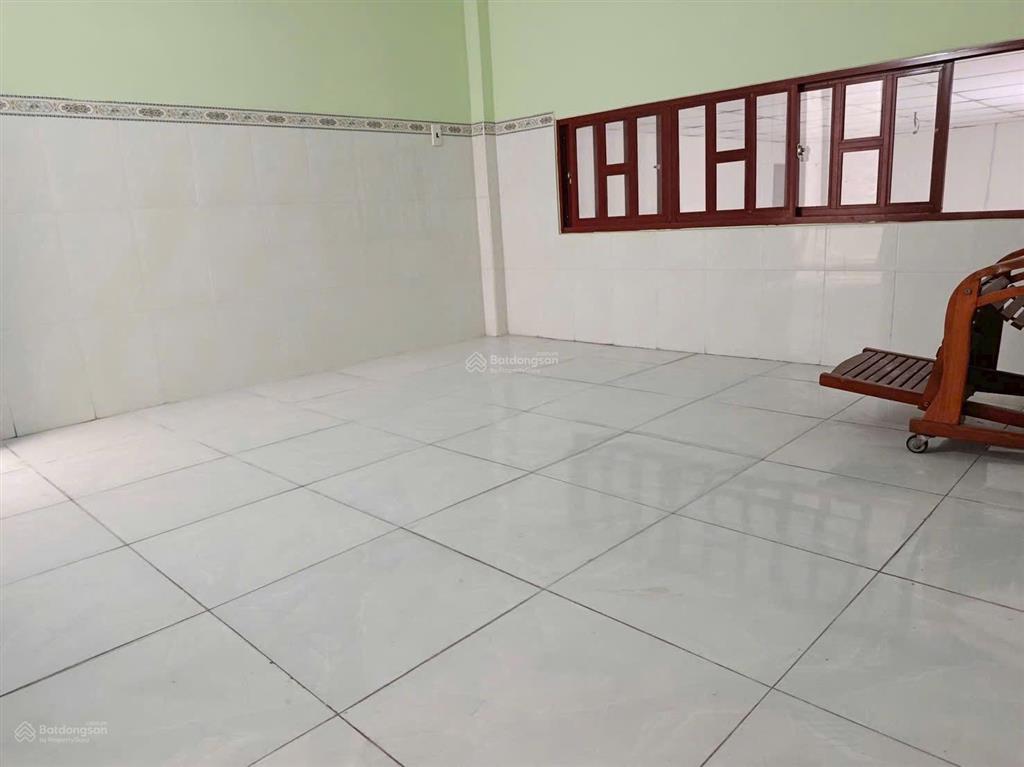 Cho thuê nhà nguyên căn gần vạn phúc city 100m2 có 2pn có máy lạnh, giường giá 10.5tỷ  0939 415 ***