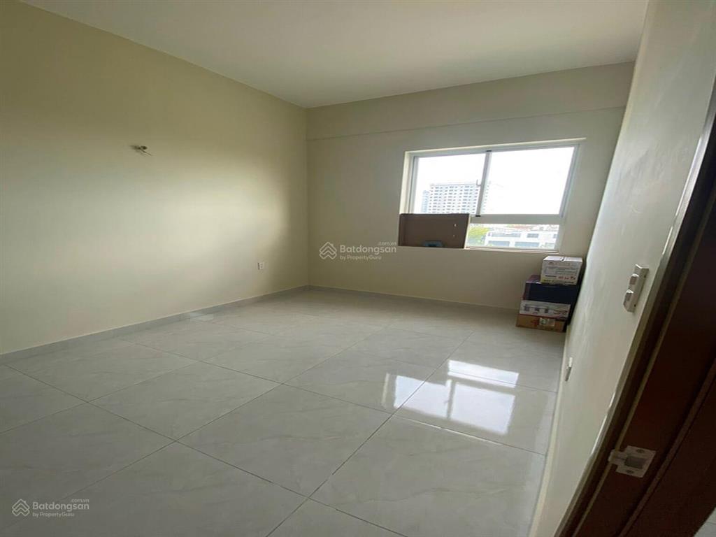 Về quê gấp bán nhanh căn hộ 2pn 2wc căn góc 61.48m2 có ban công, tầng thấp, chung cư tdh riverview